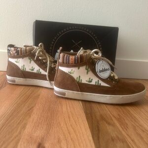 Inkkas Prickly Camping Boot